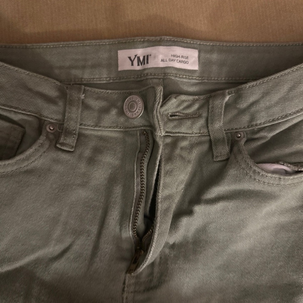 women’s green cargo pants